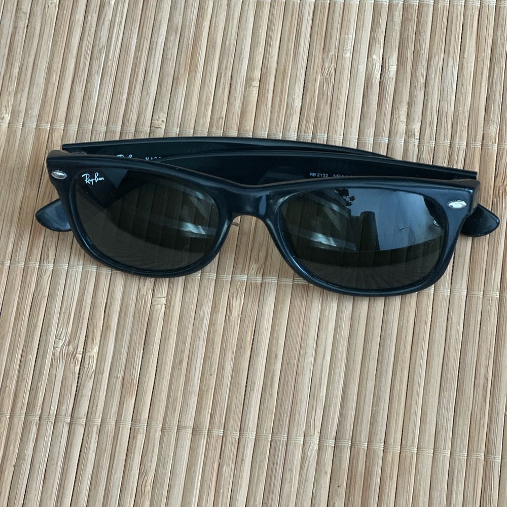 Ray-Ban Classic Black Shades